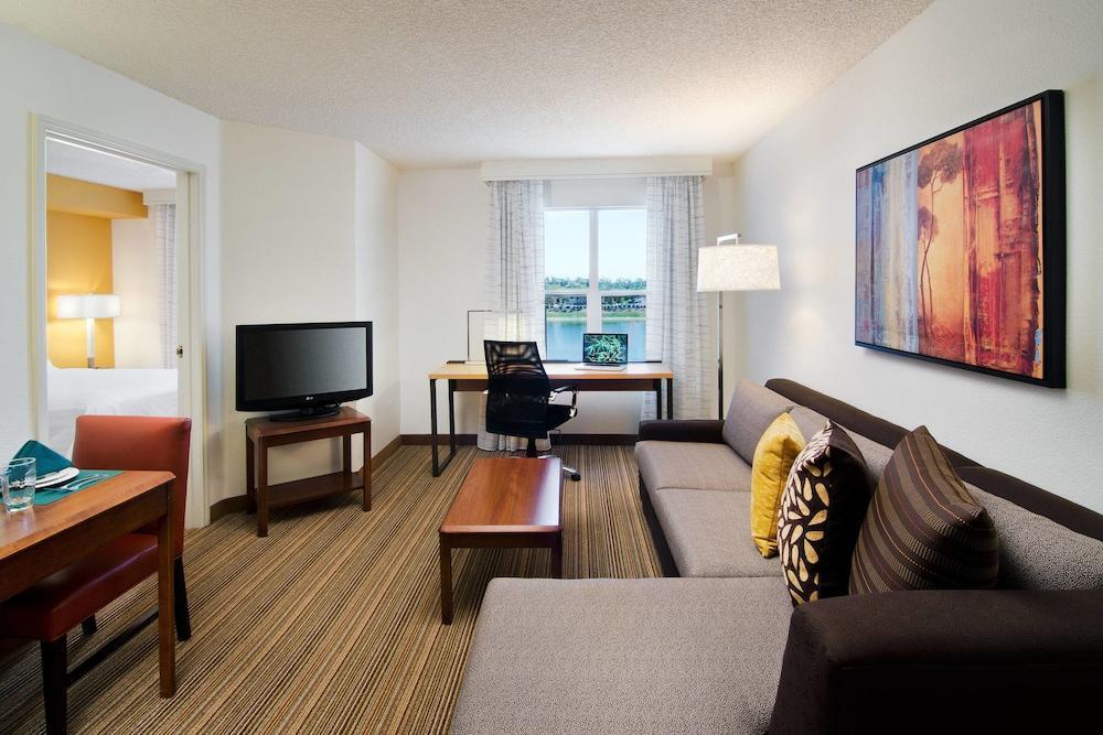 โซเนสตา อีเอส สวีท เฟรสโน Hotel ภายนอก รูปภาพ
